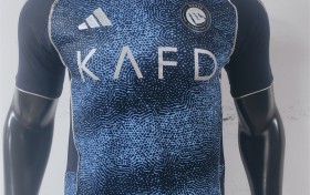 男士足球服短袖时尚款式搭配指南