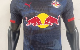 专业足球服印号厂商，支持批量定制与个性化