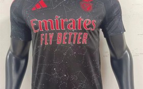 品牌足球服限量折扣，提升球场表现必备