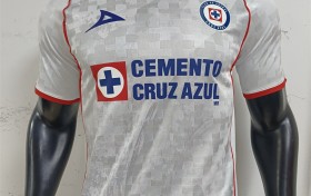 青少年足球服推荐：适合春夏季节的轻薄款