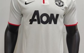 全新女子足球比赛装备，助力球队赢得胜利