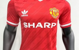 校队专用足球服批发｜耐用透气运动服推荐