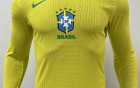 轻盈透气女子足球服，提升比赛舒适度和速度