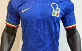 女足球员必备比赛服：时尚与功能兼备