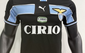 最佳女子足球比赛装备指南：服装与配件全解析