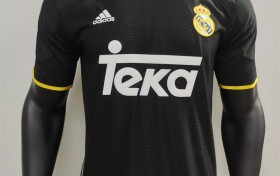 女子足球服装备推荐：舒适耐用的比赛服选择